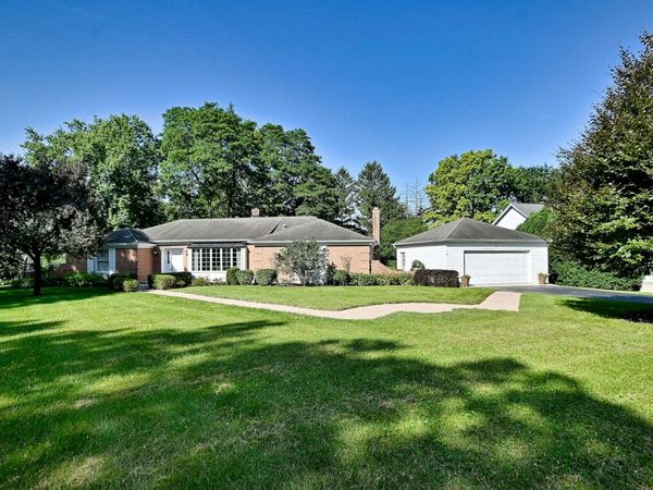 9 Dover Drive , Oak Brook, IL 60523