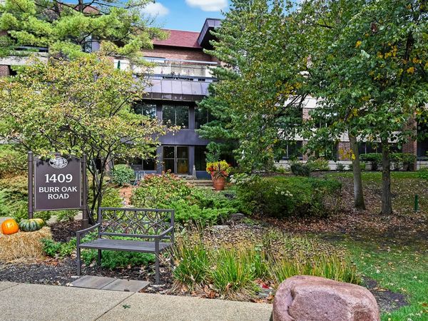 1409 Burr Oak Road, Unit 310A, Hinsdale, IL 60521