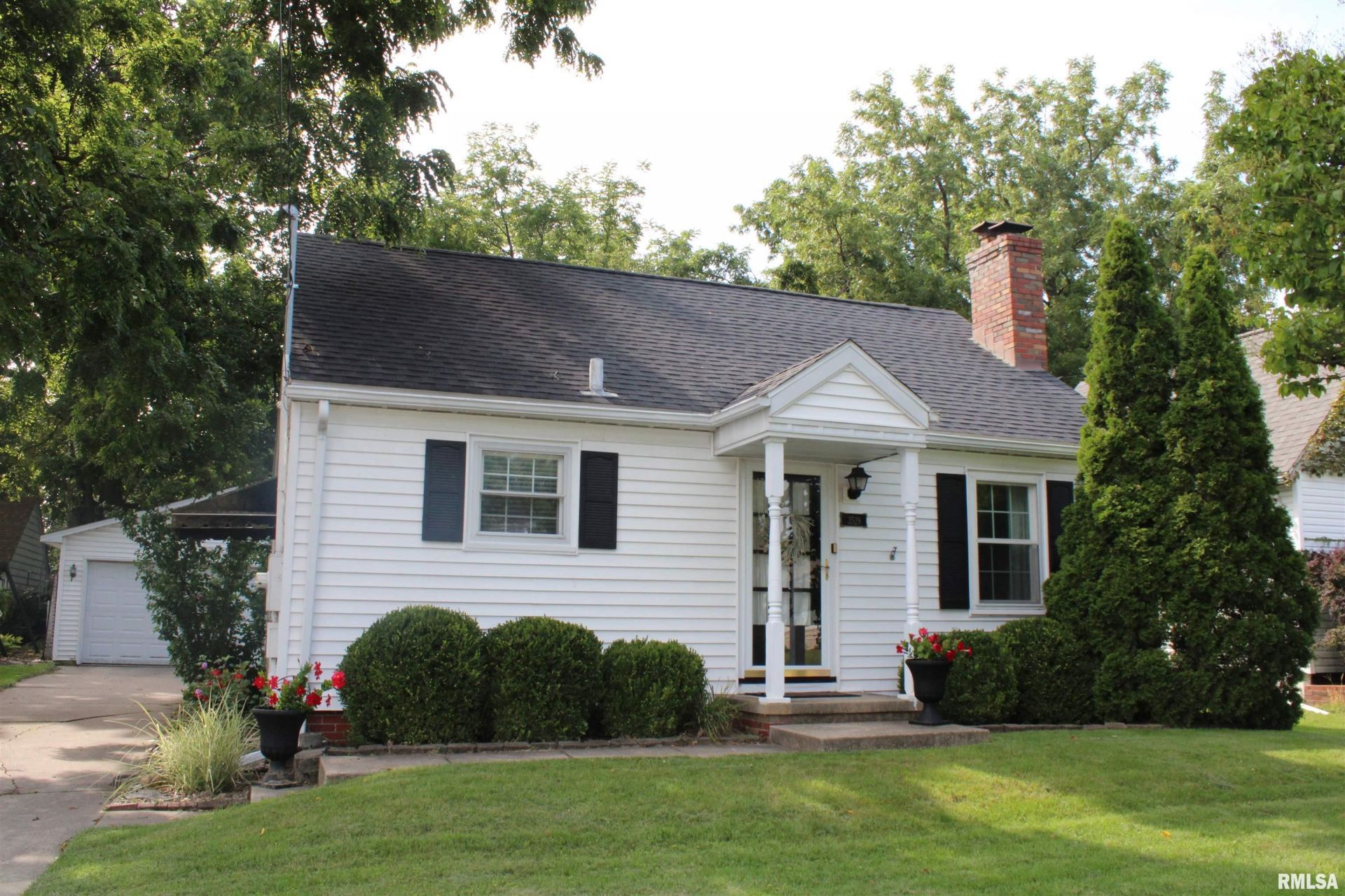 3529 N Missouri Avenue, Peoria, IL 61603 Main Photo