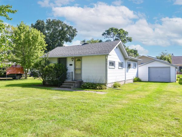 2812 Darlington St, Delavan, WI 53115