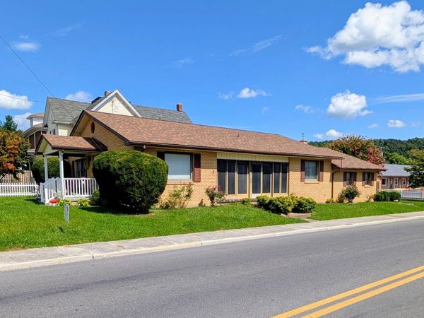 301 E Fudge ST , Covington, VA 24426