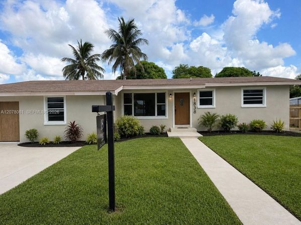 1115 W 51st Pl , Hialeah, FL 33012