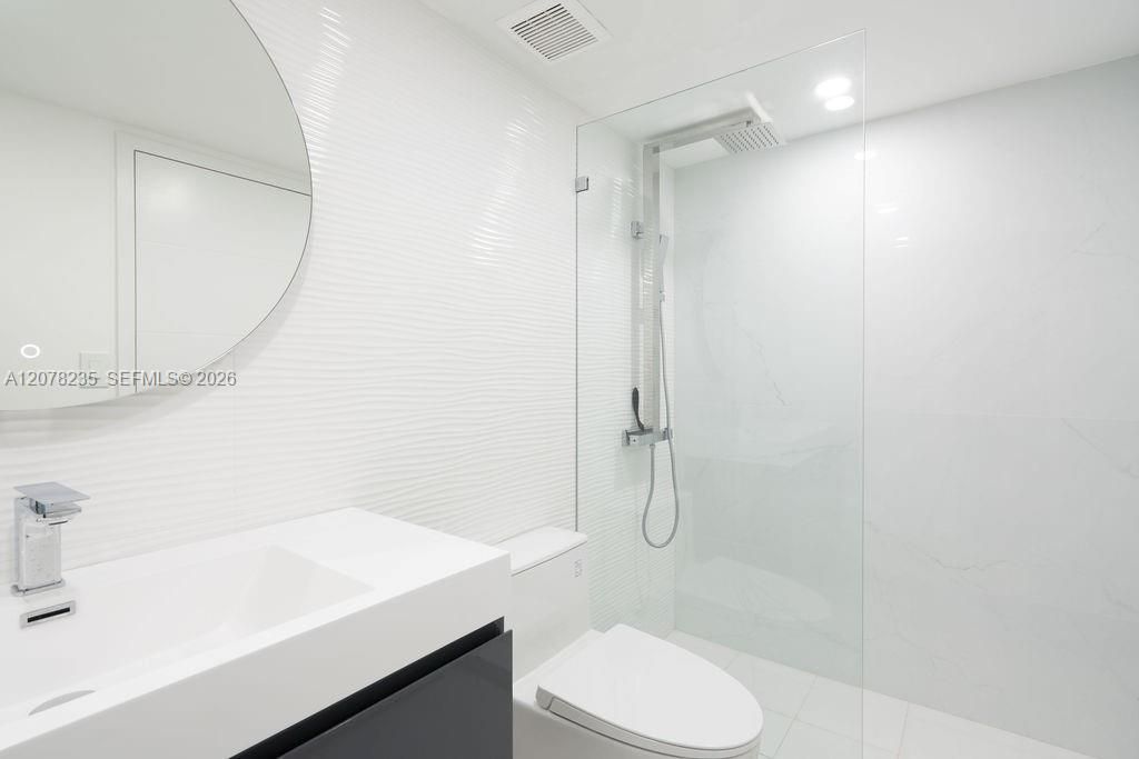 7601 E Treasure Dr, Unit PH206, North Bay Village, FL 33141 Photo