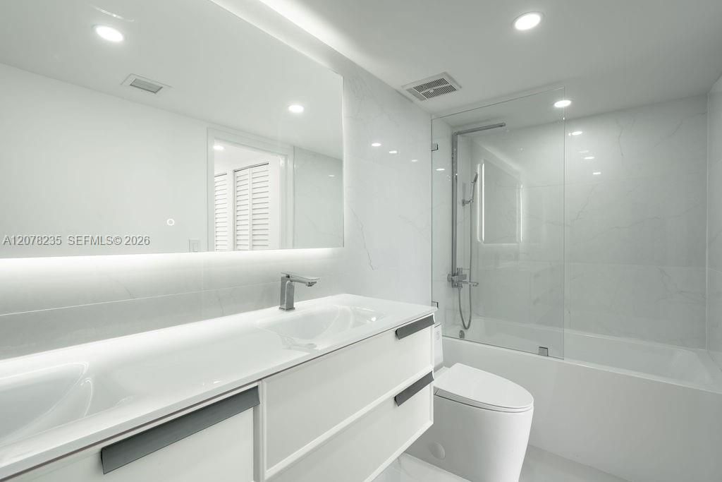 7601 E Treasure Dr, Unit PH206, North Bay Village, FL 33141 Photo