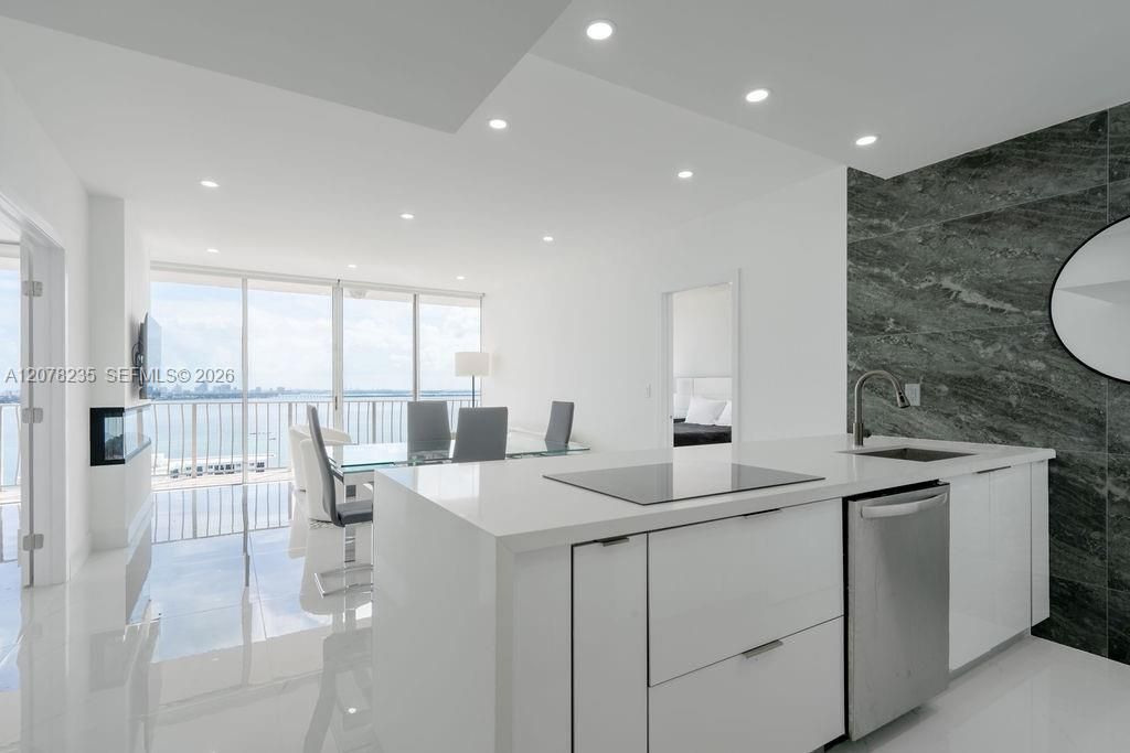 7601 E Treasure Dr, Unit PH206, North Bay Village, FL 33141 Photo