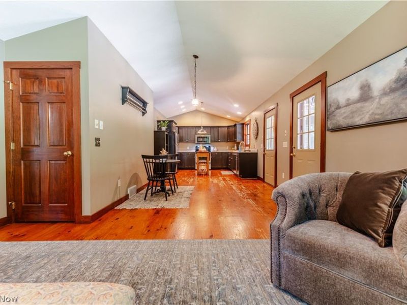 4754 Yackey Drive NW, Strasburg, OH 44680 Photo 9