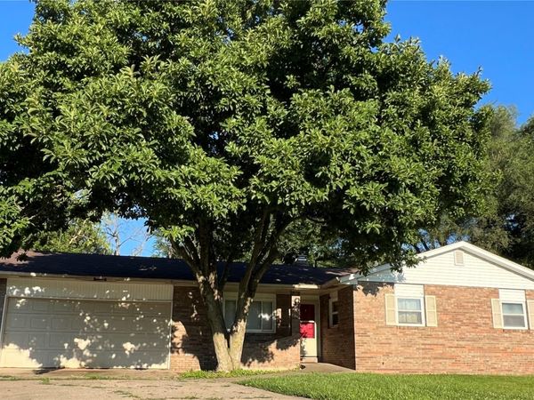 1010 16th Ave , Coralville, IA 52241