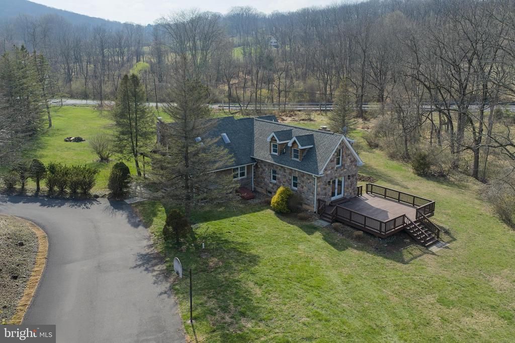 4325 LEHNENBERG ROAD , RIEGELSVILLE, PA 18077