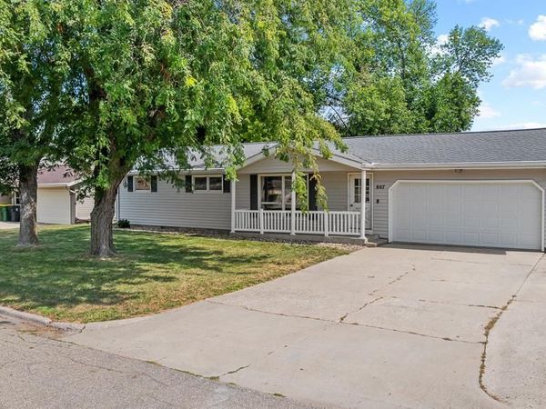 807 Hackberry Drive, Marshall, MN 56258
