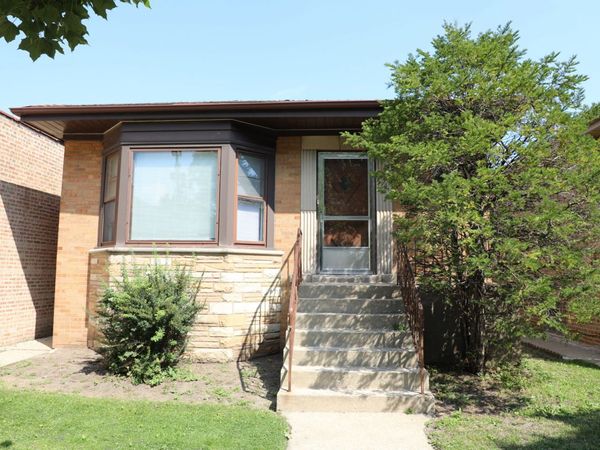 2530 W Pratt Boulevard, Chicago, IL 60645