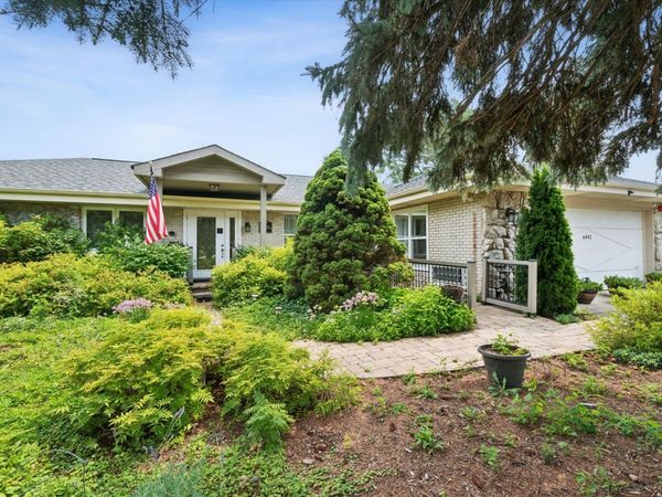 6441 S Richmond Avenue, Willowbrook, IL 60527