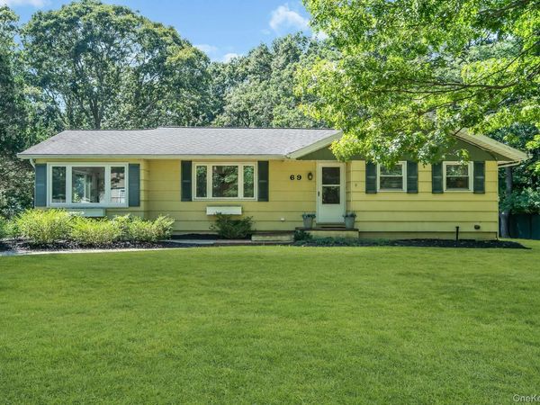 69 Squiretown Road , Hampton Bays, NY 11946