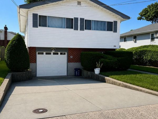 916 PARK Avenue, Westbury, NY 11590