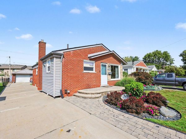 32011 Saint Margaret, Saint Clair Shores, MI 48082