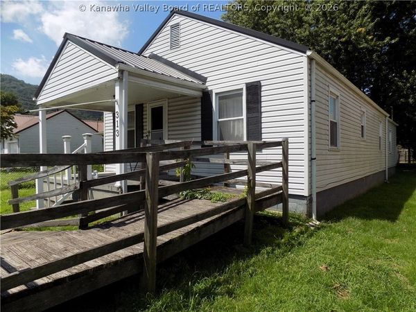 313 E 10th Street, Belle, WV 25015