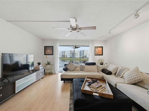 441 SE 3rd St , Unit 207, Dania Beach, FL 33004