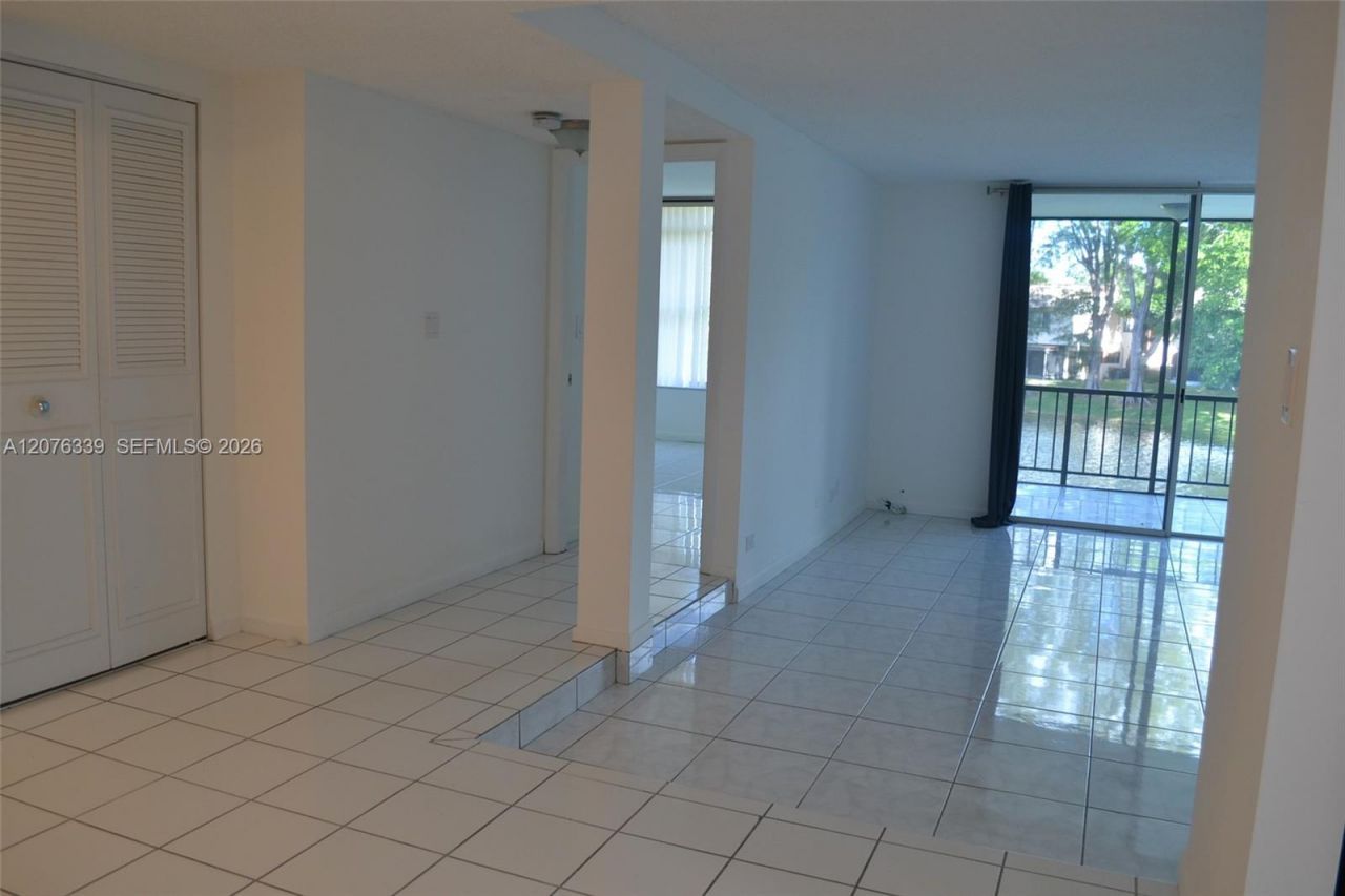 3670 Inverrary Dr, Unit 2D, Lauderhill, FL 33319 Photo
