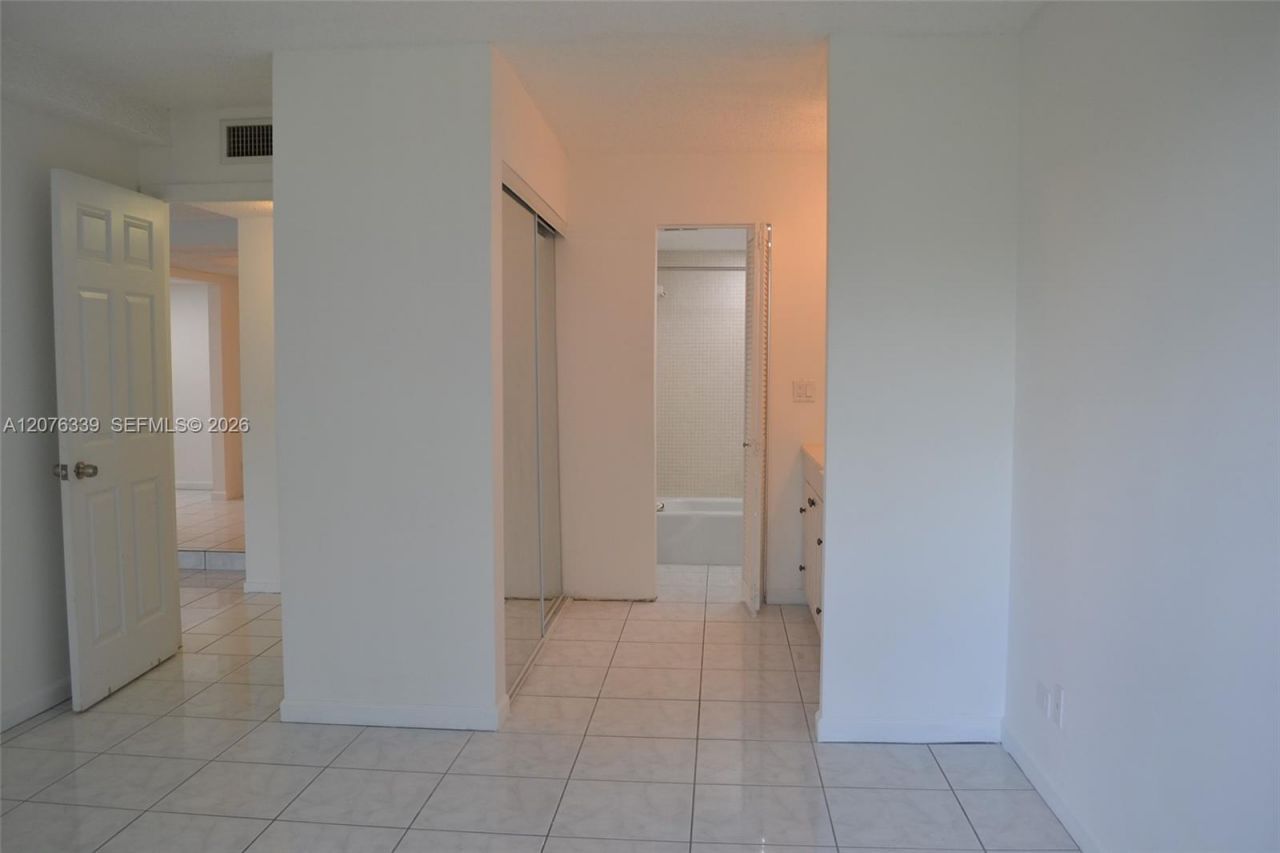 3670 Inverrary Dr, Unit 2D, Lauderhill, FL 33319 Photo