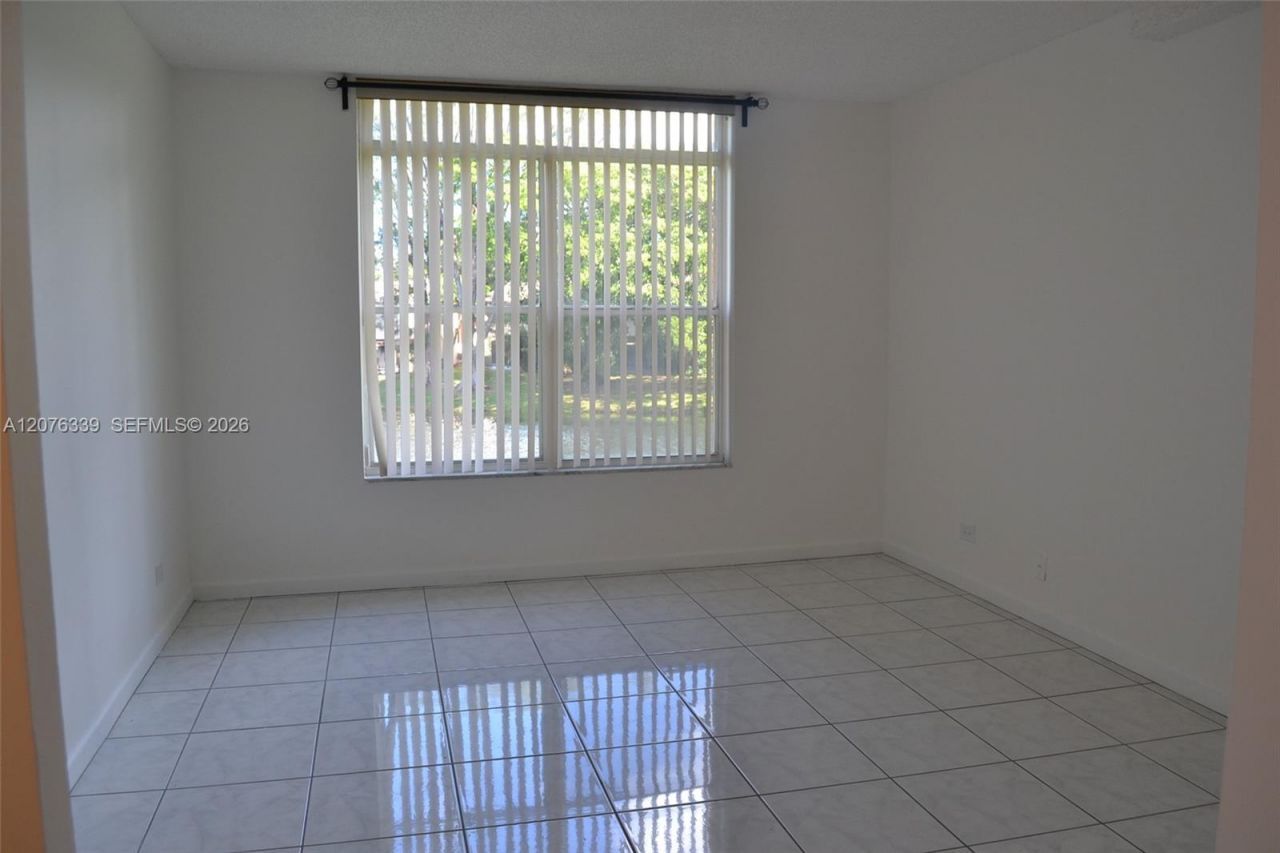 3670 Inverrary Dr, Unit 2D, Lauderhill, FL 33319 Photo