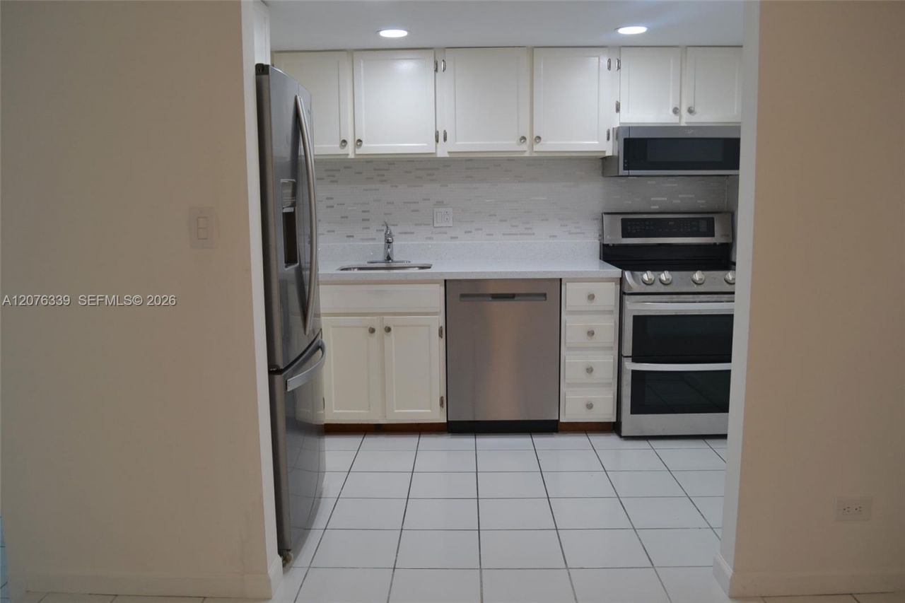 3670 Inverrary Dr, Unit 2D, Lauderhill, FL 33319 Photo