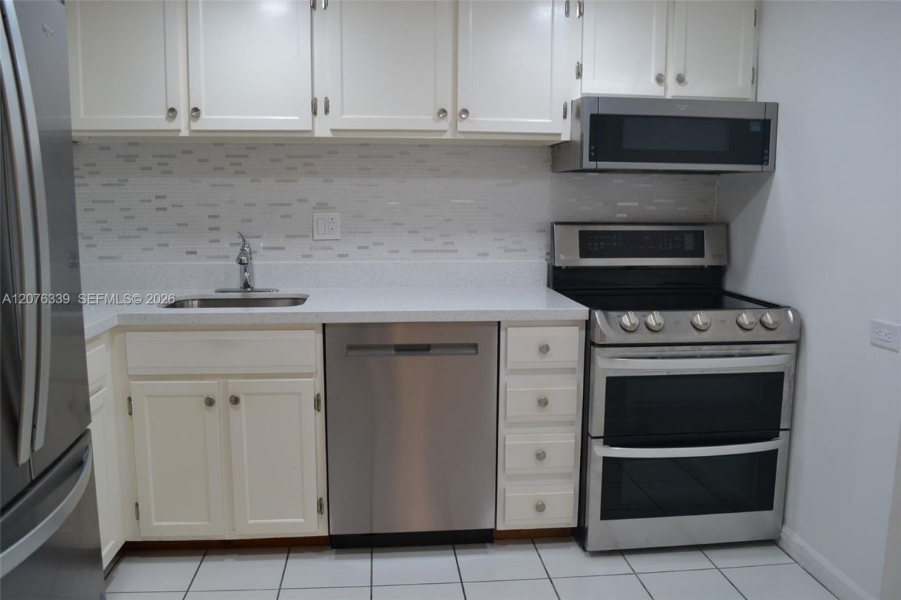 3670 Inverrary Dr, Unit 2D, Lauderhill, FL 33319 Photo
