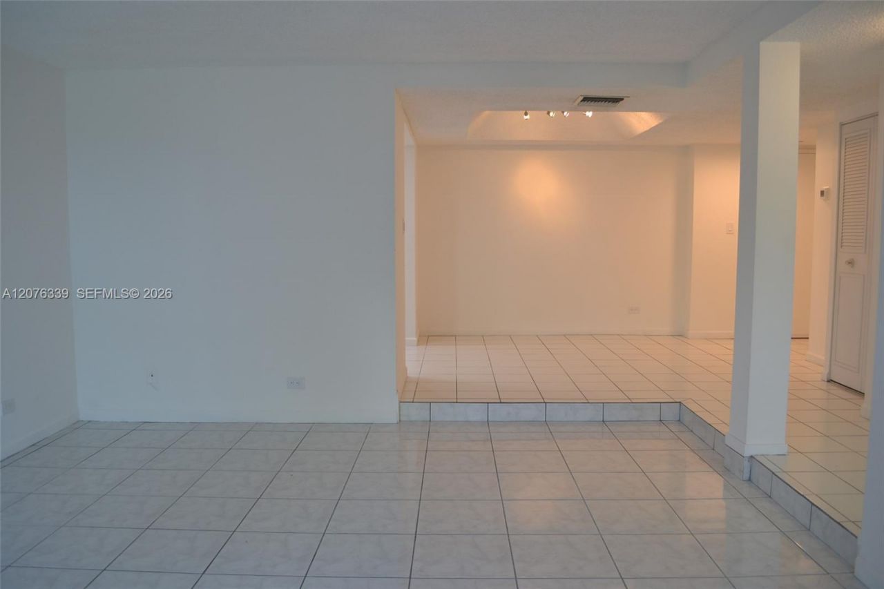 3670 Inverrary Dr, Unit 2D, Lauderhill, FL 33319 Photo