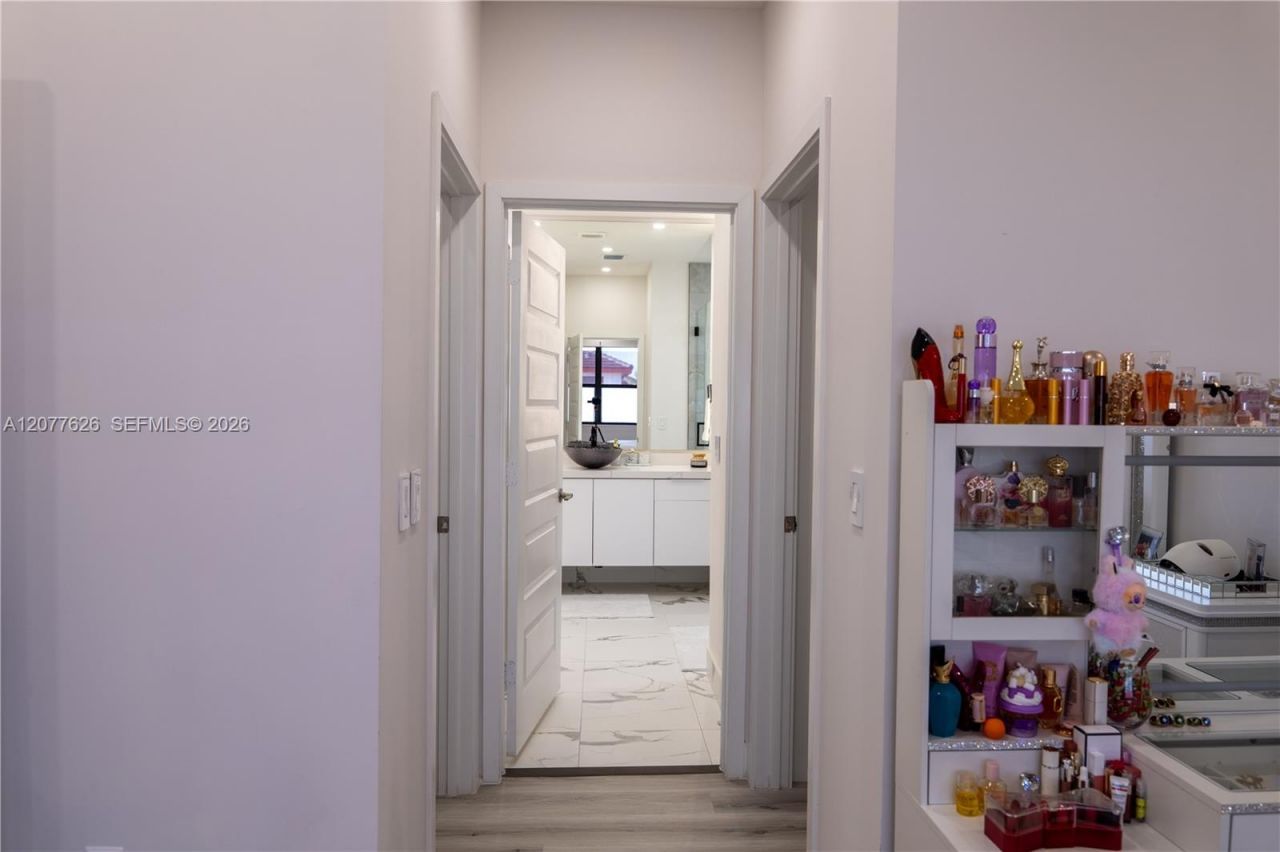 8824 NW 161st Ter , Miami Lakes, FL 33018 Photo