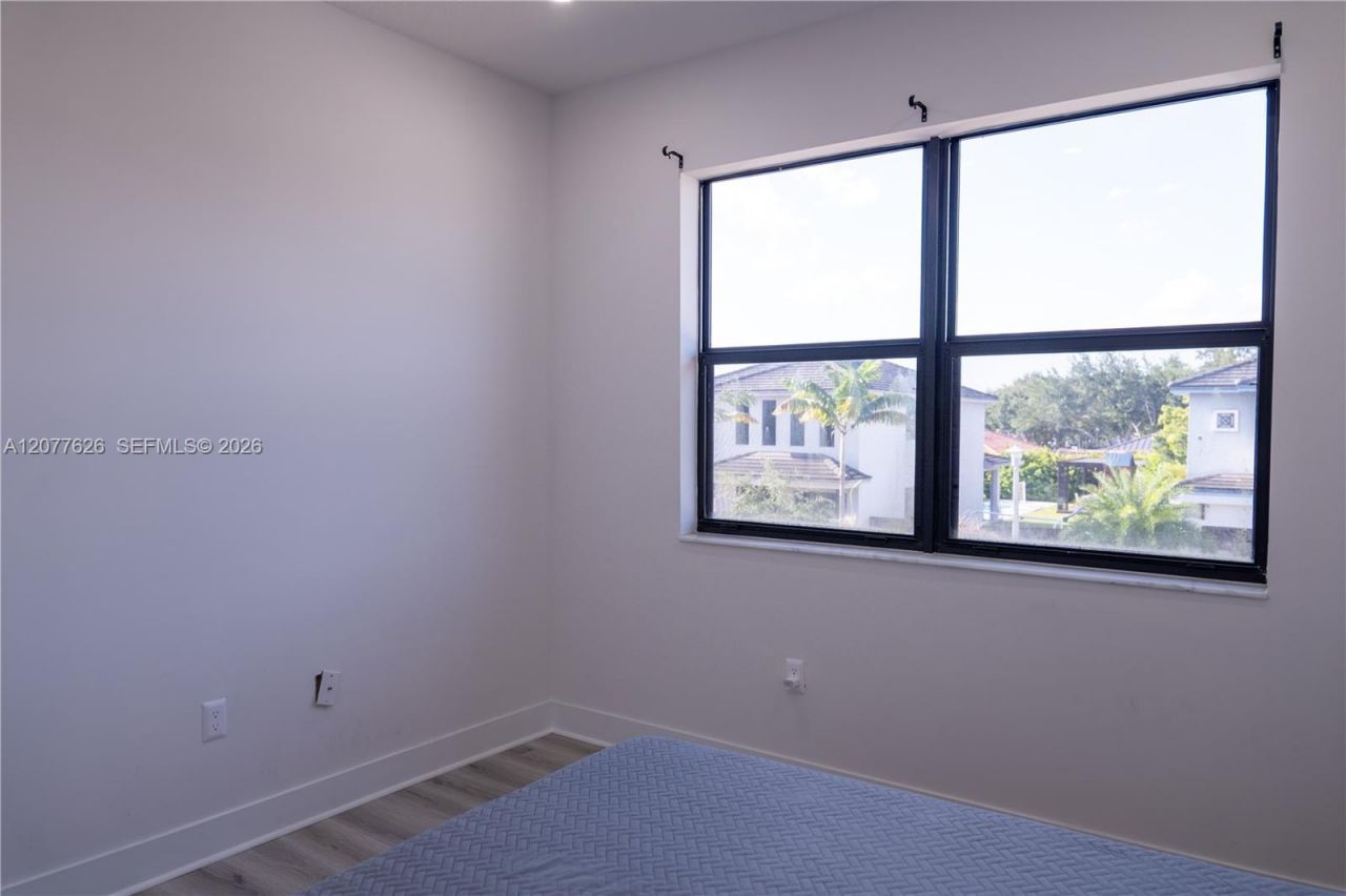 8824 NW 161st Ter , Miami Lakes, FL 33018 Photo