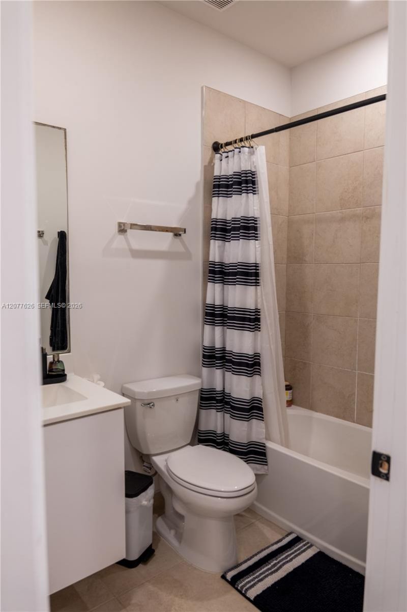 8824 NW 161st Ter , Miami Lakes, FL 33018 Photo