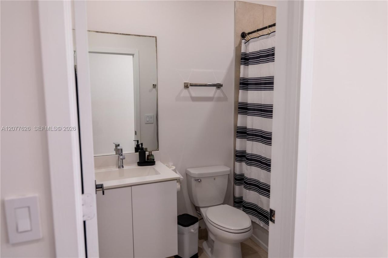 8824 NW 161st Ter , Miami Lakes, FL 33018 Photo