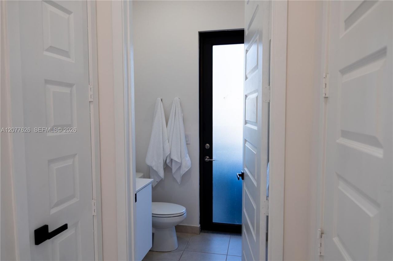 8824 NW 161st Ter , Miami Lakes, FL 33018 Photo