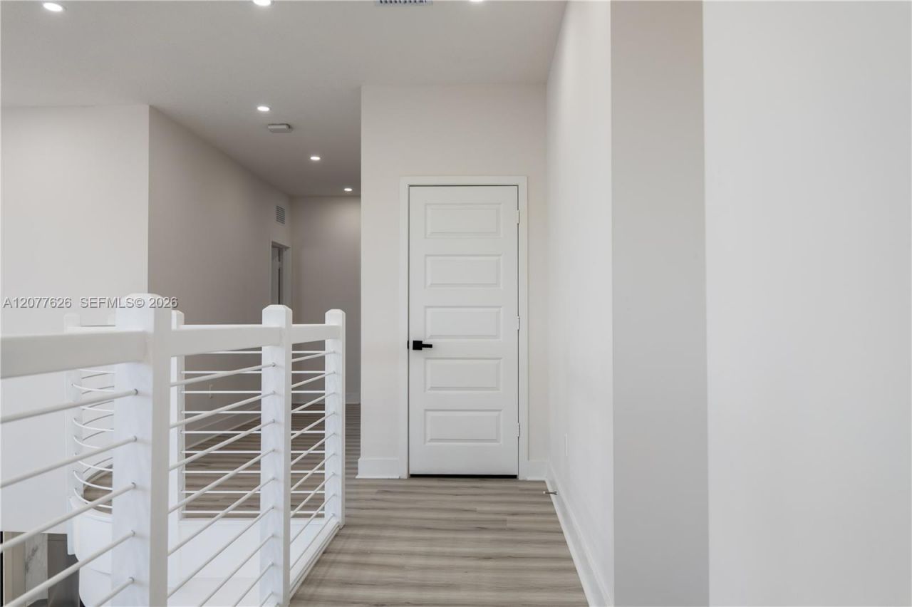 8824 NW 161st Ter , Miami Lakes, FL 33018 Photo