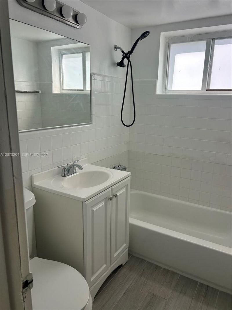 415 76th St, Unit 2, Miami Beach, FL 33141 Photo