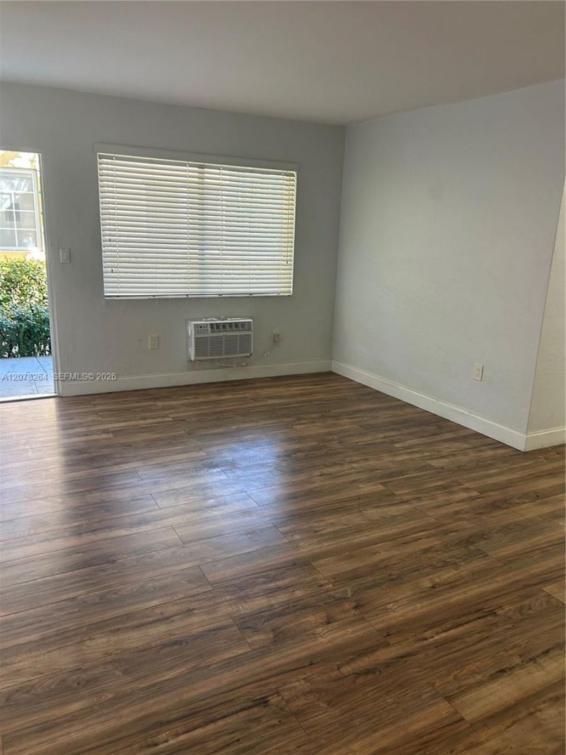 415 76th St, Unit 2, Miami Beach, FL 33141 Photo