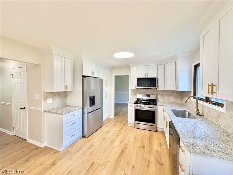 17610 Creekside Drive, Chagrin Falls, OH 44023 Photo 5