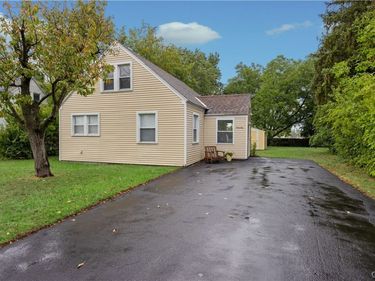 41 Grover Street , East Syracuse, NY 13057
