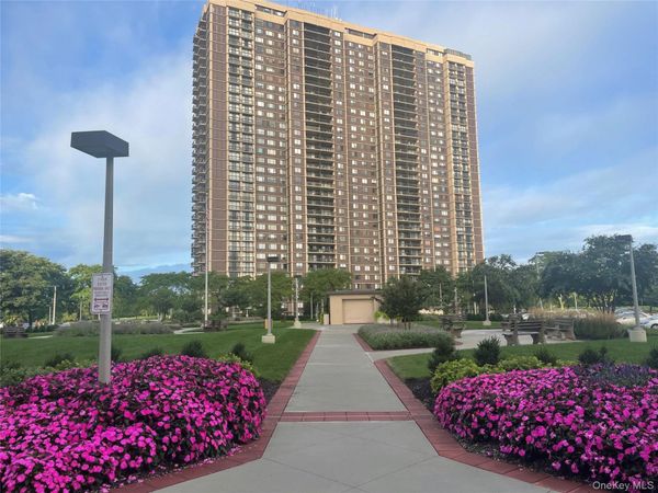 26910 Grand Central , Unit 17C, Floral Park, NY 11005