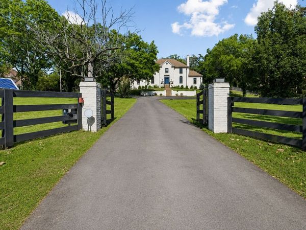 310 Deerwood Ln , Brentwood, TN 37027