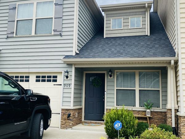 909 Granville Dr , Murfreesboro, TN 37128