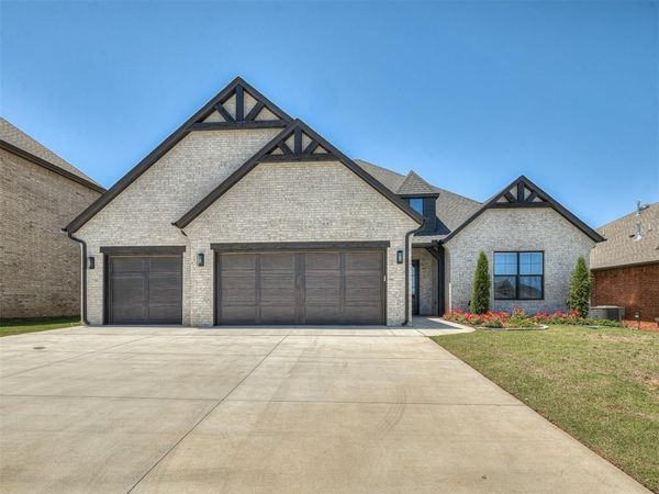 2217 Los Angeles Avenue, Edmond, OK 73034