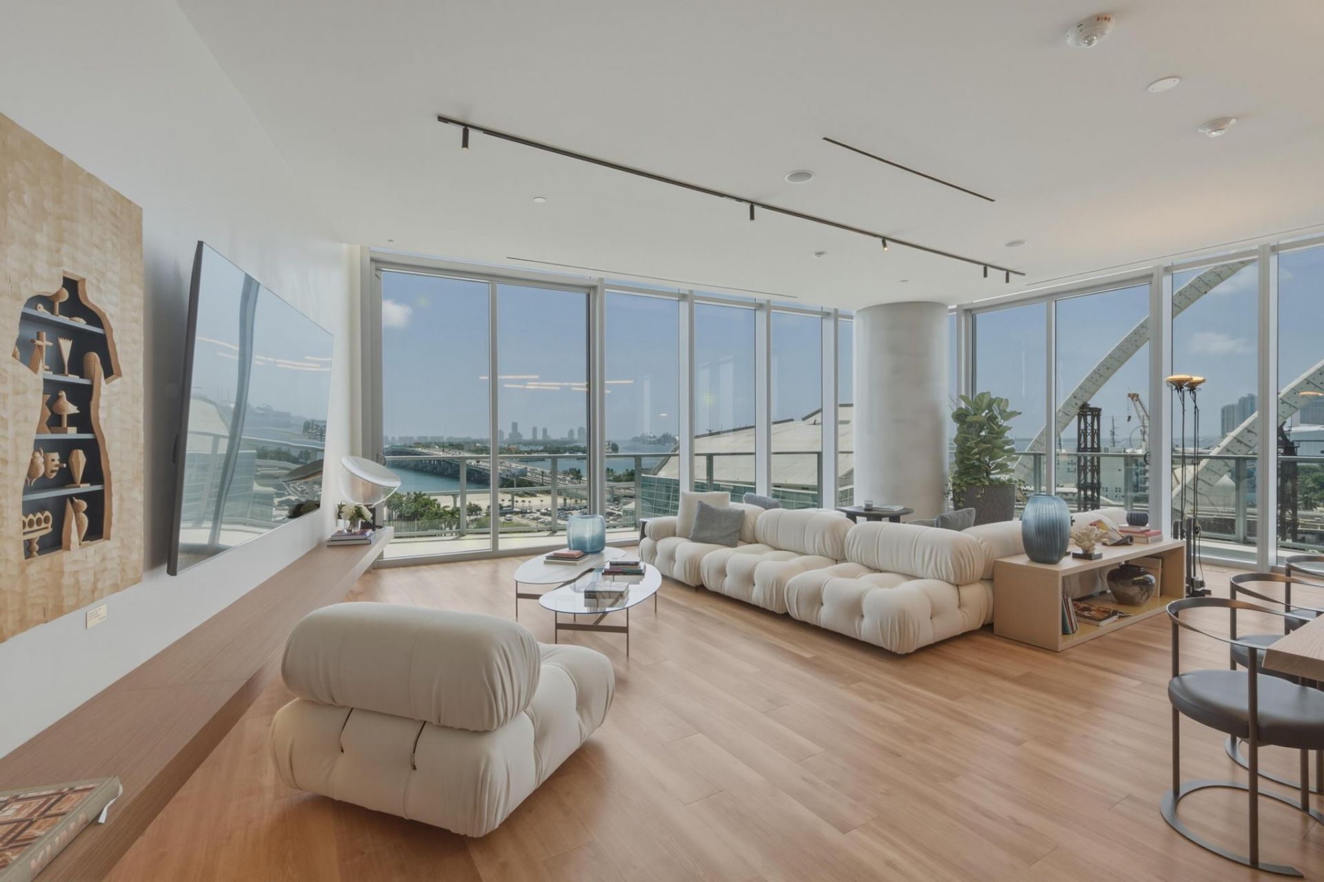 1400 Biscayne Boulevard, Unit 4304, Miami, FL 33132 Photo