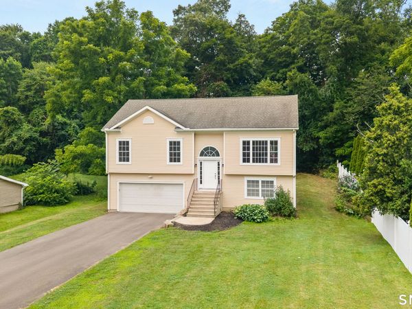 10 West , Woodbridge, CT 06525