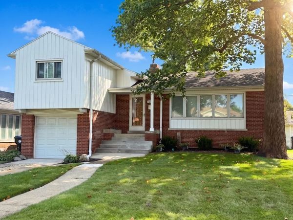 1905 S Fairview Avenue, Park Ridge, IL 60068