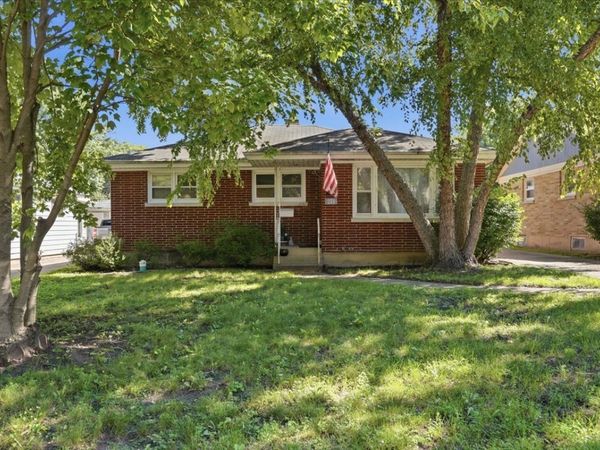 271 Dalton Avenue, Mundelein, IL 60060
