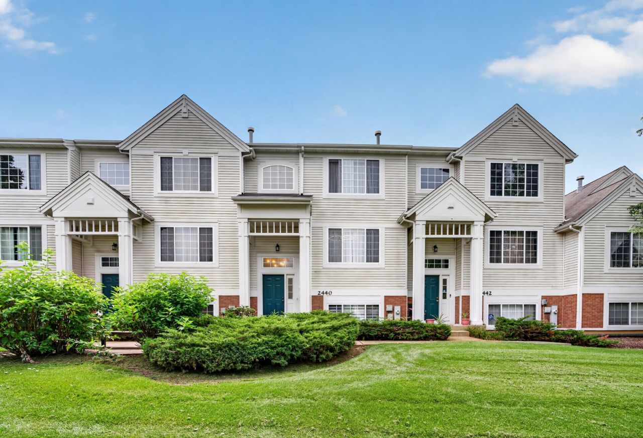 2440 Oakfield Court, Aurora, IL 60503 Main Photo