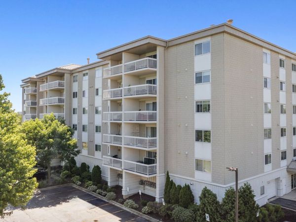 2020 Saint Regis Drive , Unit 605, Lombard, IL 60148