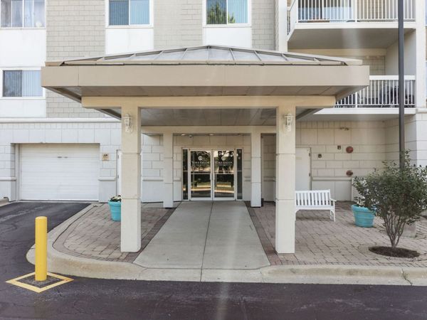 2020 Saint Regis Drive , Unit 605, Lombard, IL 60148
