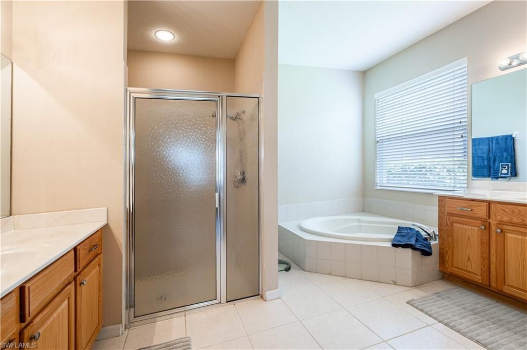 3911 Aurora Ct, Naples, FL 34116 Photo