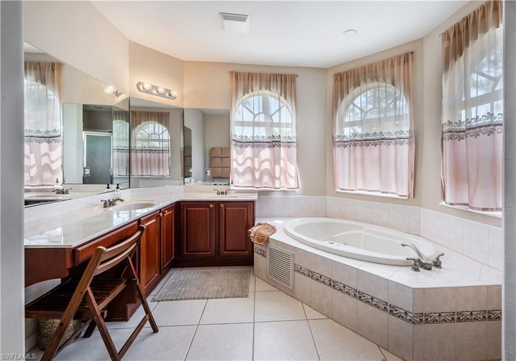 3911 Aurora Ct, Naples, FL 34116 Photo
