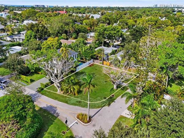 1165 8th TER N, NAPLES, FL 34102
